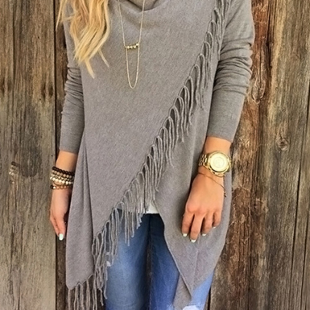 🦋NWT🦋Over Wrap Fringed Grey Sweatshirt - Picture 1 of 4